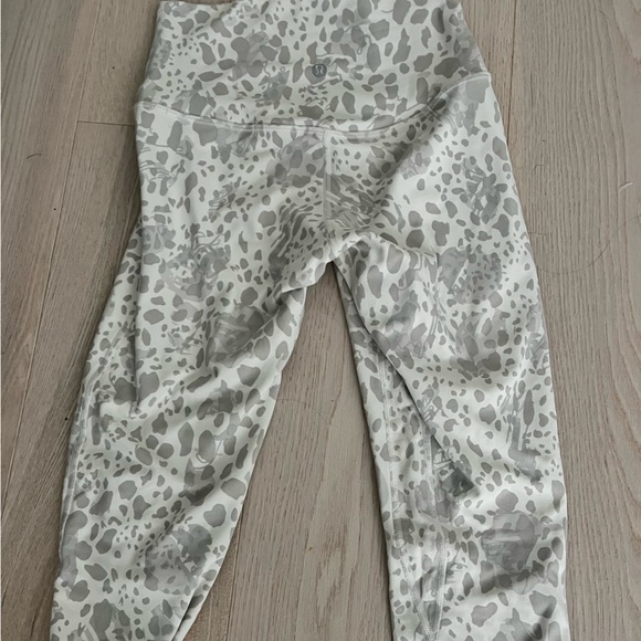 Lululemon align high rise crop 17’ size 4 - Picture 2 of 6